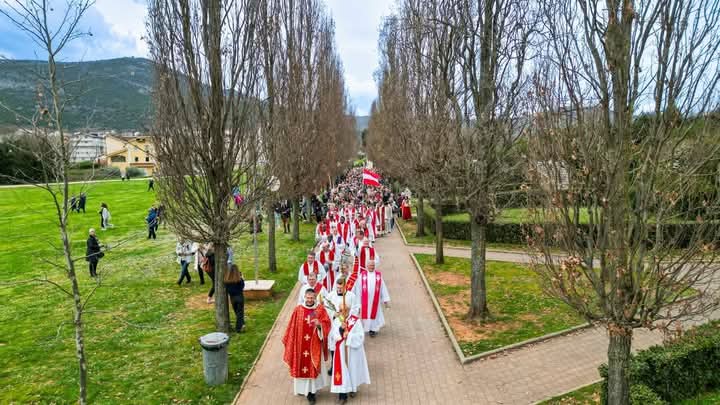 #SEMAINE SAINTE #13 AVRIL -20 AVRIL 2025 : PROCESSION #FÊTE DES RAMEAUX #MEDJUGORI